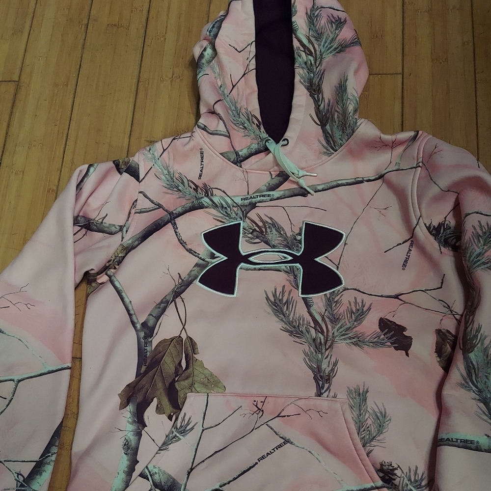 Under Amour pink camo hoodie,fleece lined,attached lined hood